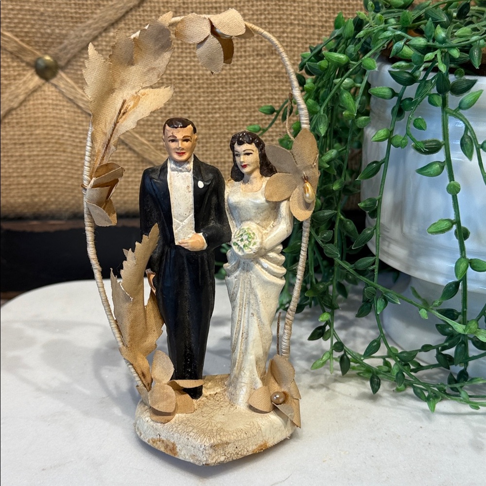 Vintage Wedding Cake Topper with Bride and Groom